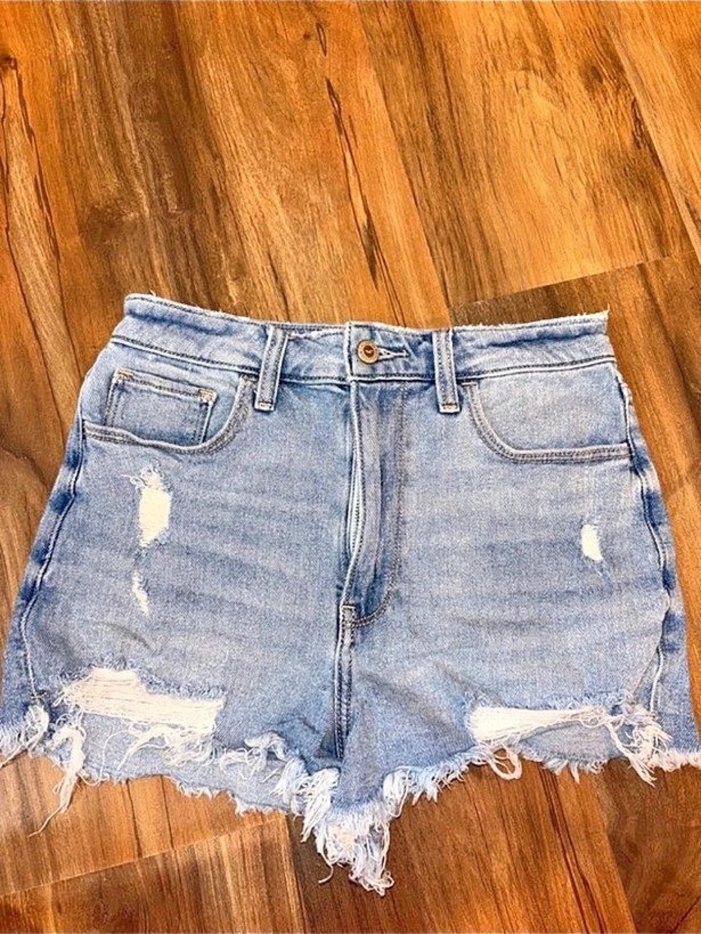 Hollister Ultra High-Rise Mom Short 3" Distressed Denim Jean Shorts in Blue